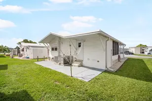 35045 Cynthia Ave, Zephyrhills, FL 33541 - Photo 17