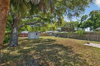 5627 Commonwealth Avenue N, Saint Petersburg, FL 33703 - Photo 19