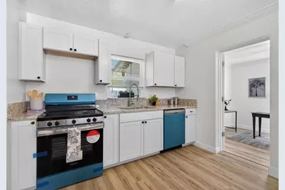 5627 Commonwealth Avenue N, Saint Petersburg, FL 33703 - Photo 9