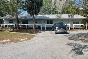 333 Lagoon Dr, Palm Harbor, FL 34683 - Photo 1