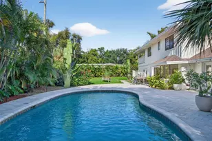 1835 Serpentine Dr S, Saint Petersburg, FL 33712 - Photo 5