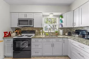 266 Sky Loch Dr W, Dunedin, FL 34698 - Photo 13