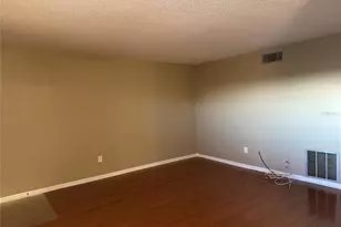 209 NE Lincoln Circle N, Saint Petersburg, FL 33702 - Photo 5
