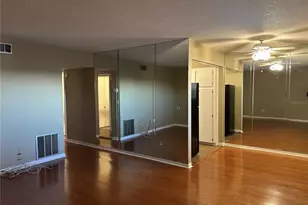 209 NE Lincoln Circle N, Saint Petersburg, FL 33702 - Photo 3