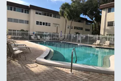 209 NE Lincoln Circle N #406, Saint Petersburg, FL 33702 - Photo 23