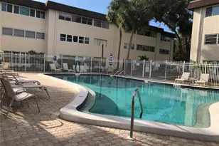 209 NE Lincoln Circle N, Saint Petersburg, FL 33702 - Photo 23