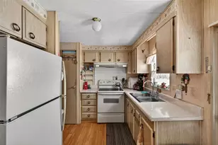 39213 Flora Ave, Zephyrhills, FL 33542 - Photo 9