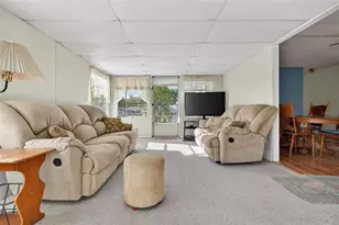 39136 Flora Ave, Zephyrhills, FL 33542 - Photo 9