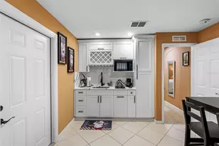 10407 N Woodmere Rd, Tampa, FL 33617 - Photo 43