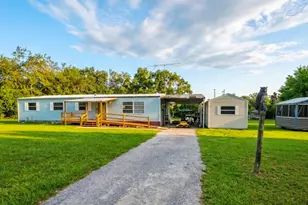 37414 Northside Dr, Zephyrhills, FL 33541 - Photo 3