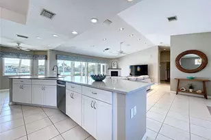 7711 Bayshore Dr, Treasure Island, FL 33706 - Photo 15