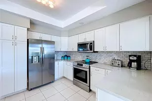 7711 Bayshore Dr, Treasure Island, FL 33706 - Photo 13