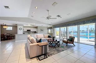 7711 Bayshore Dr, Treasure Island, FL 33706 - Photo 9