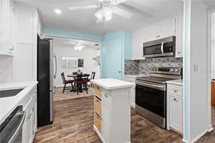36701 Grace Ave, Zephyrhills, FL 33542 - Photo 9
