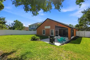 1240 Bluffs Cir, Dunedin, FL 34698 - Photo 23