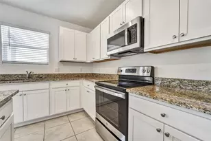 6803 Branham Mill Ct, Zephyrhills, FL 33542 - Photo 5