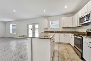 6803 Branham Mill Ct, Zephyrhills, FL 33542 - Photo 7