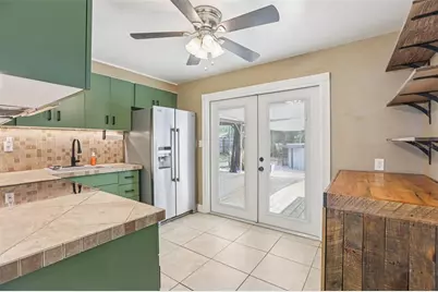 7017 Meadowlawn Drive N, Saint Petersburg, FL 33712 - Photo 9