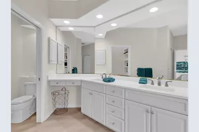 8870 Huntington Pointe Drive, Sarasota, FL 34238 - Photo 17