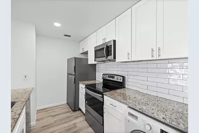 9940 7th Way N #204, Saint Petersburg, FL 33702 - Photo 11