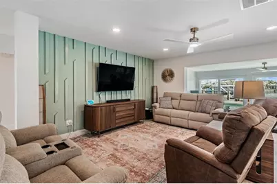 11425 5th Street E, Treasure Island, FL 33706 - Photo 9