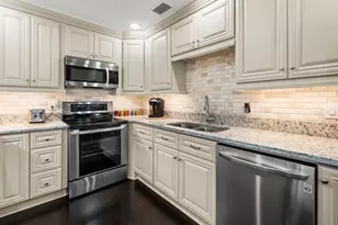 401 Dorchester Pl, Sun City Center, FL 33573 - Photo 15