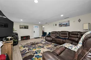 801 Walnut Dr, Seffner, FL 33584 - Photo 5