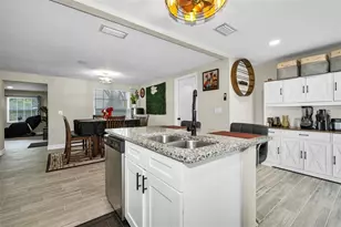 801 Walnut Dr, Seffner, FL 33584 - Photo 3