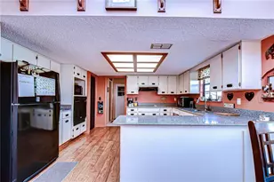 36304 Santeelah Dr, Zephyrhills, FL 33541 - Photo 13