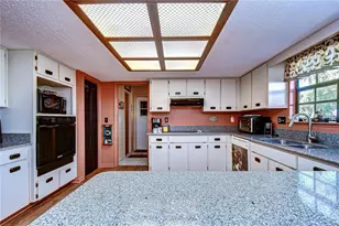 36304 Santeelah Dr, Zephyrhills, FL 33541 - Photo 11