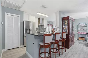 605 Oakmoss Dr, Brandon, FL 33511 - Photo 9