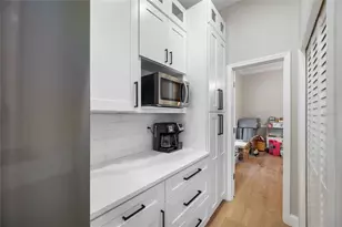 2808 Southpointe Ln, Tampa, FL 33611 - Photo 15