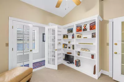 126 30th Avenue N, Saint Petersburg, FL 33704 - Photo 15