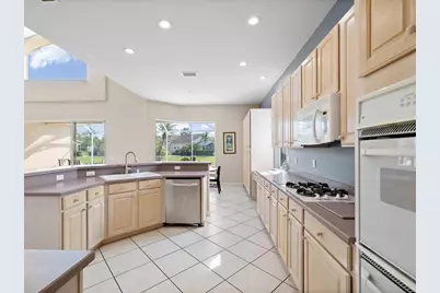 7730 Aralia Way, Seminole, FL 33777 - Photo 15