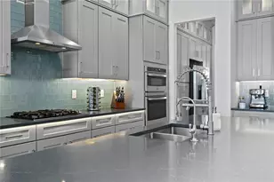 916 Seagrape Dr, Ruskin, FL 33570 - Photo 19