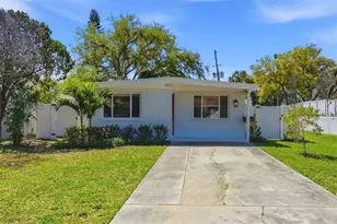 320 93rd Ave N, Saint Petersburg, FL 33702 - Photo 1