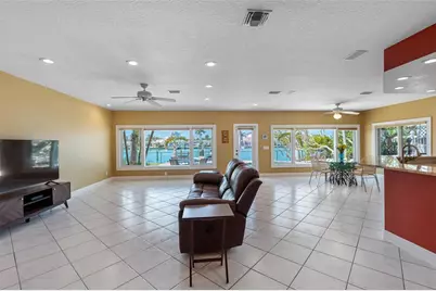 11260 5th Street E, Treasure Island, FL 33706 - Photo 19