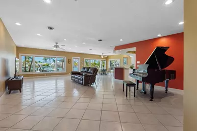 11260 5th Street E, Treasure Island, FL 33706 - Photo 17