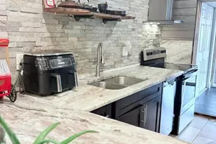 10004 Memorial Hwy, Tampa, FL 33615 - Photo 13