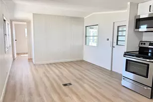 7028 Mt Jupiter Dr NE, Saint Petersburg, FL 33702 - Photo 5