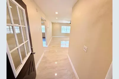 9026 Dixiana Villa Cir, Tampa, FL 33635 - Photo 5