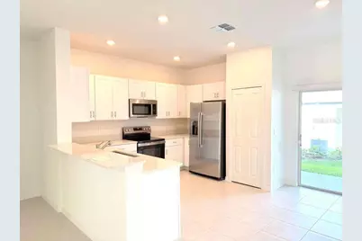 10171 Trumpet Honeysuckle Way, San Antonio, FL 33576 - Photo 3