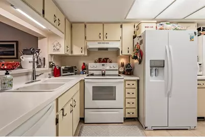 2070 Lakeview Drive #204, Clearwater, FL 33763 - Photo 7