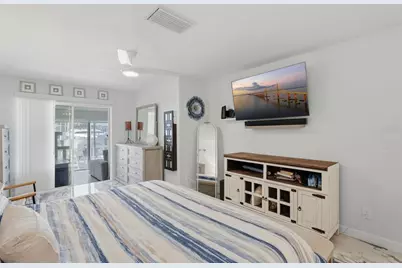 573 Boca Ciega Point Boulevard N, Saint Petersburg, FL 33708 - Photo 15