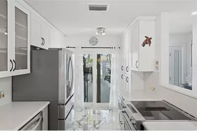 573 Boca Ciega Point Boulevard N, Saint Petersburg, FL 33708 - Photo 9