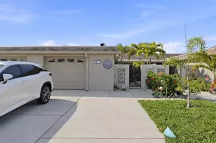 573 Boca Ciega Point Blvd N, Saint Petersburg, FL 33708 - Photo 3