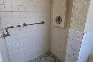 711 9th St NW, Largo, FL 33770 - Photo 9