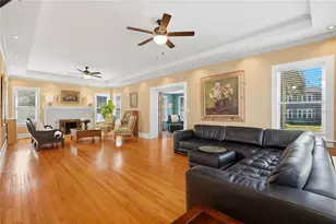 241 72nd St N, Saint Petersburg, FL 33710 - Photo 9
