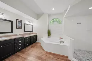 1310 Oxbridge Dr, Lutz, FL 33549 - Photo 15