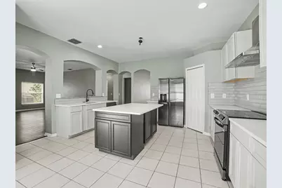 8444 Carriage Pointe Drive, Gibsonton, FL 33534 - Photo 9